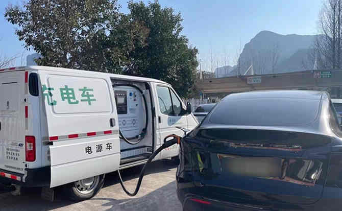 灵山汽车搭电